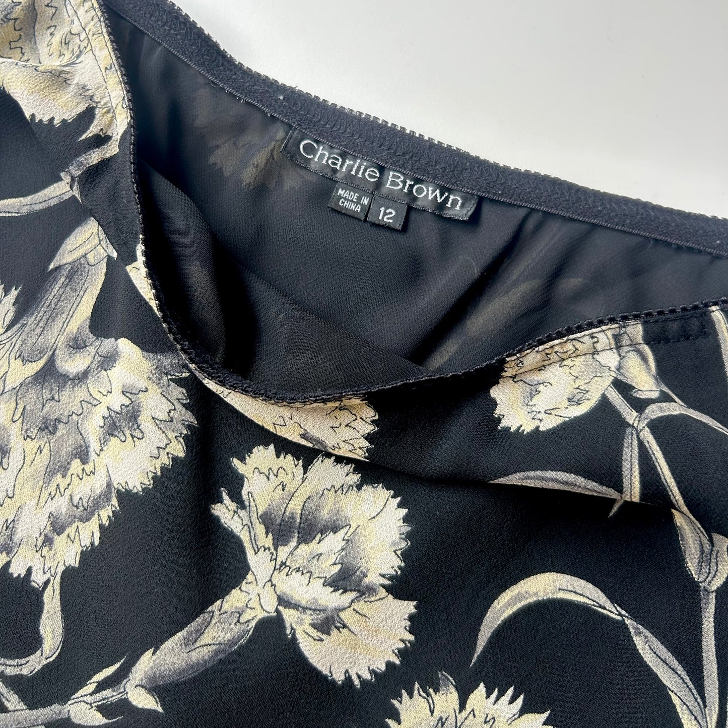 Silk floral lace skirt ✮ Size 12