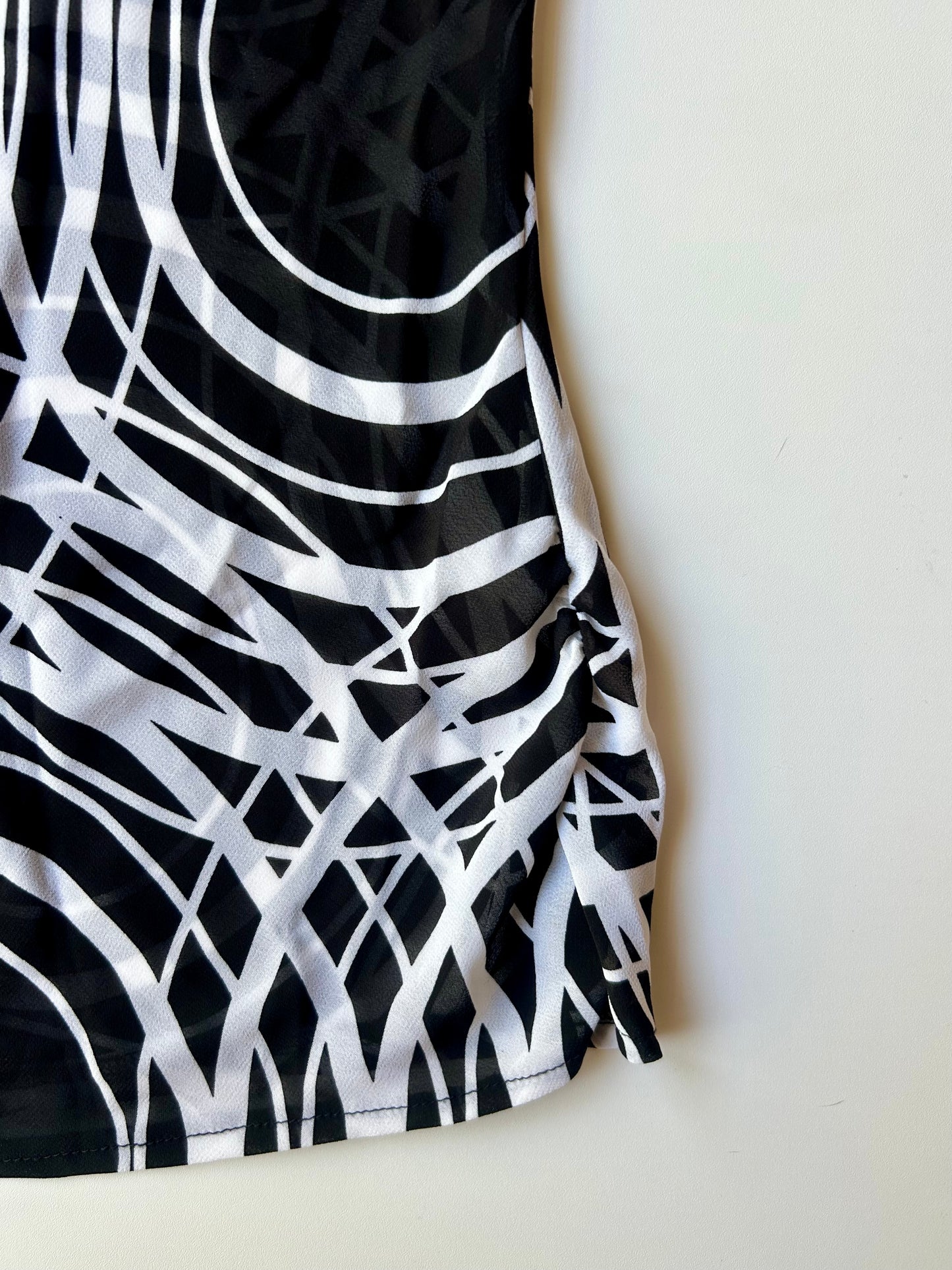 Sheer geometric top ✮ Size 10
