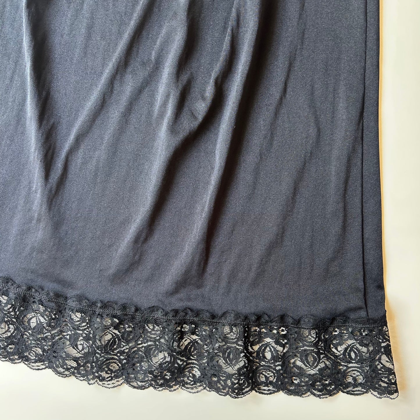 Vintage black lace slip skirt ✮ Size 10
