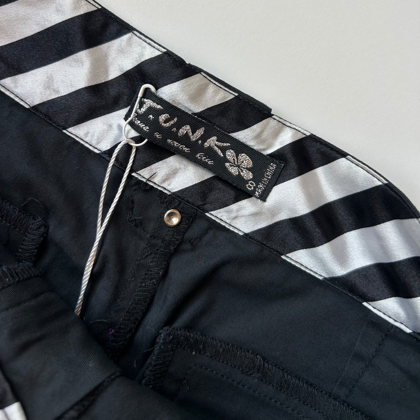 Y2K black micro mini skirt ✮ Size 6/8